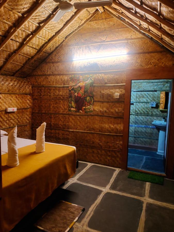 Waterfall Guesthouse Хампи Экстерьер фото