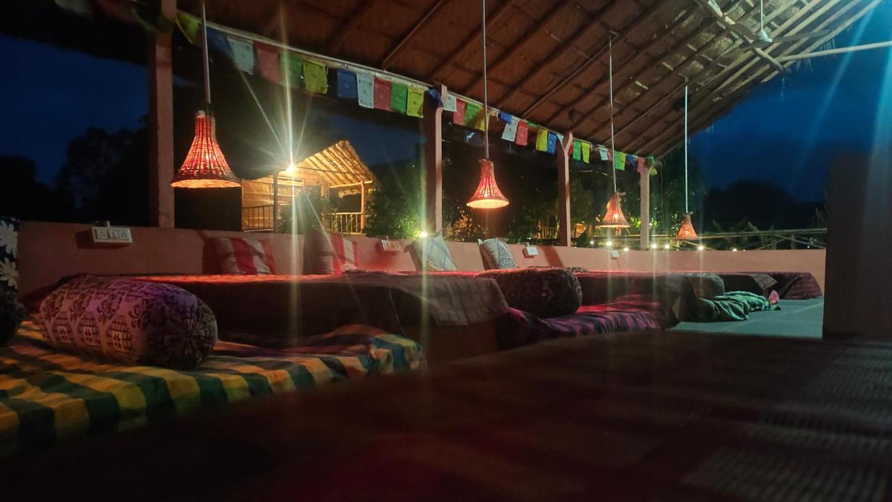 Waterfall Guesthouse Хампи Экстерьер фото
